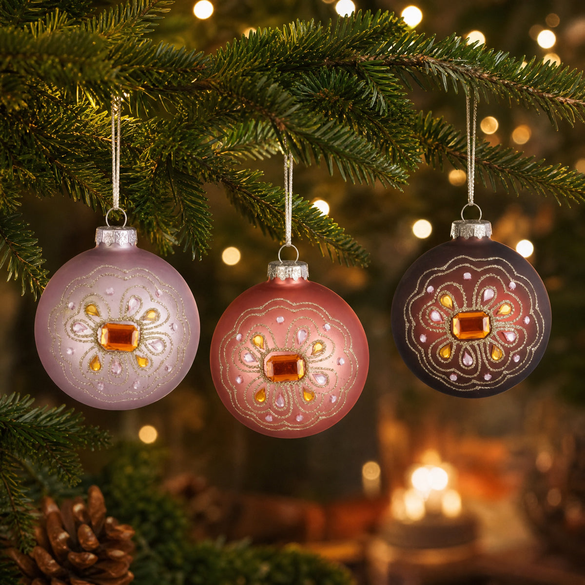 Julekuler med glitrende steiner