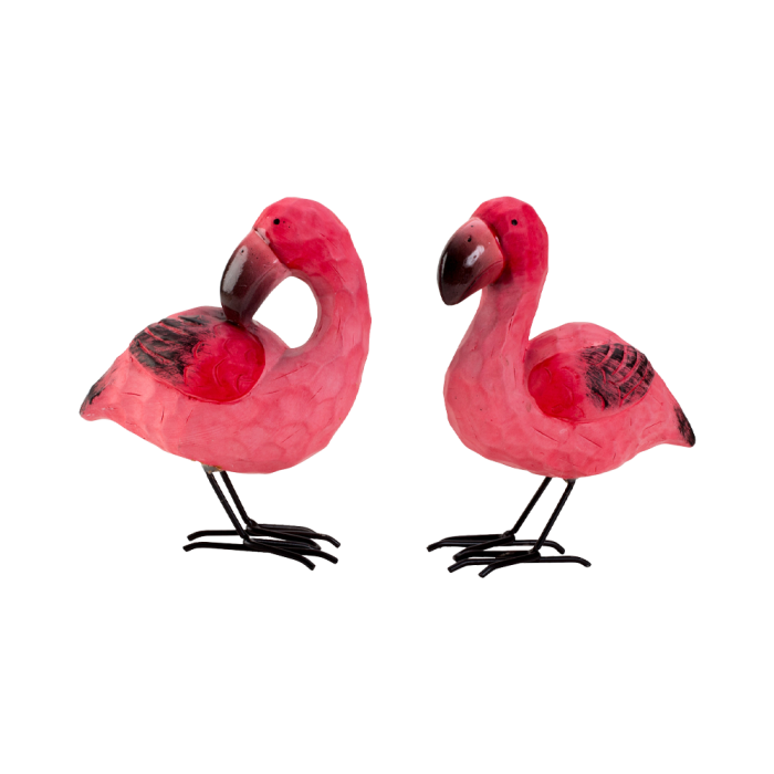 Flamingofigur i flotte strålende farver. I to varianter en med udstrakt hals og en med næbet mod ryggen.