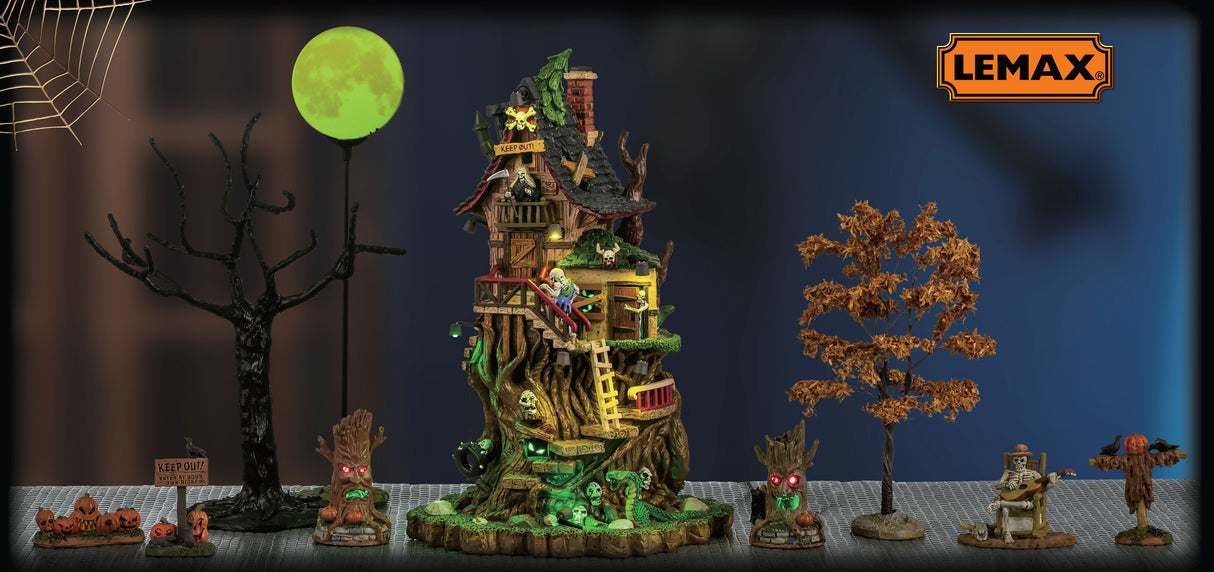 Opstilling med Petrified Forest Tree House startsæt fra Lemax til Halloween