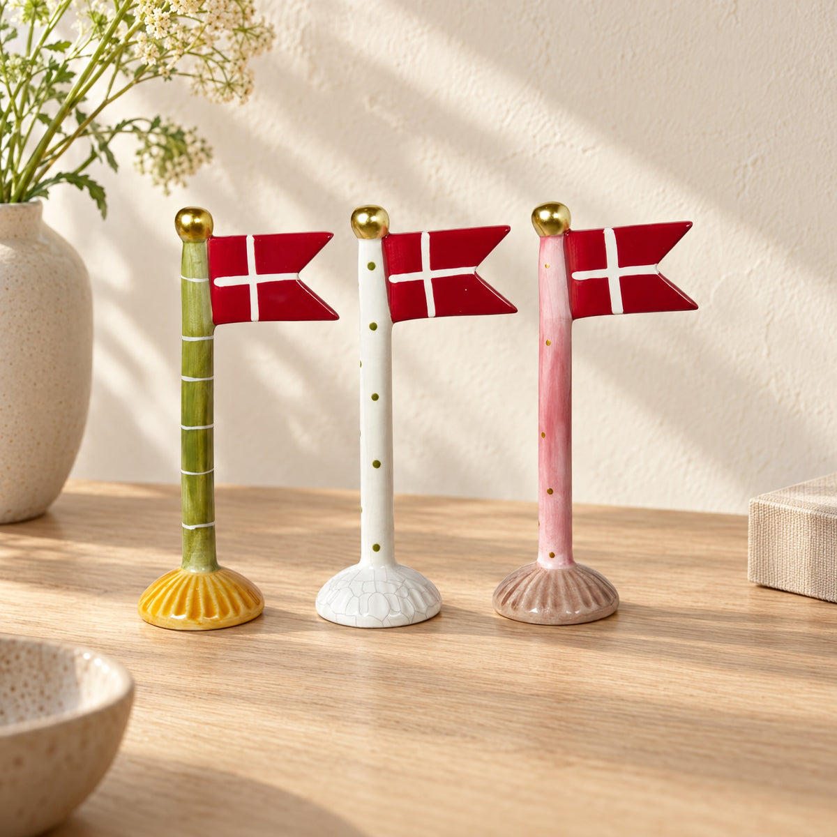 Bursdagsflagg i keramikk 19 cm høyt