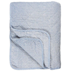 Quilt med hvide og blå mælkedrengestriber