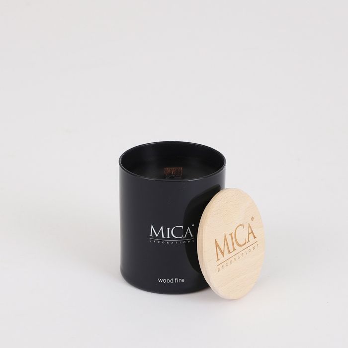 Mica Decorations duftlys wood fire i sort glas med trælåg taget af