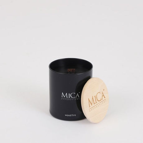 Mica Decorations duftlys wood fire i sort glas med trælåg taget af