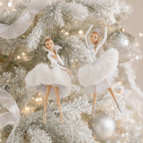Ballerina med hvit tyllkjole