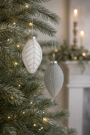 Avlang julekule med blad