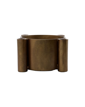 Fire adventslysestaker fra House Doctor i aluminium med antikk messingfinish og fire lysholdere til kronelys