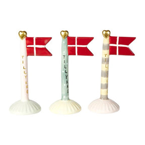 Flag med tillykke på flagstang 14 cm højt 