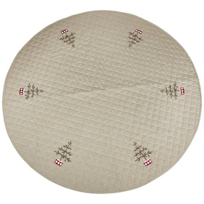 Juletreteppe i quiltet bomull med broderi, diameter 180 cm, fra Speedtsberg