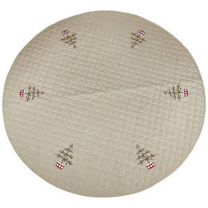 Juletreteppe i quiltet bomull med broderi, diameter 180 cm, fra Speedtsberg