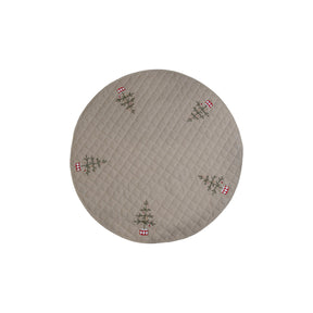 Juletreteppe quiltet med broderi, 120 cm i diameter fra Speedtsberg