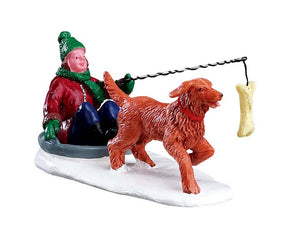 Alternative Energy er en figur med dreng og hund på kælk til julebyen