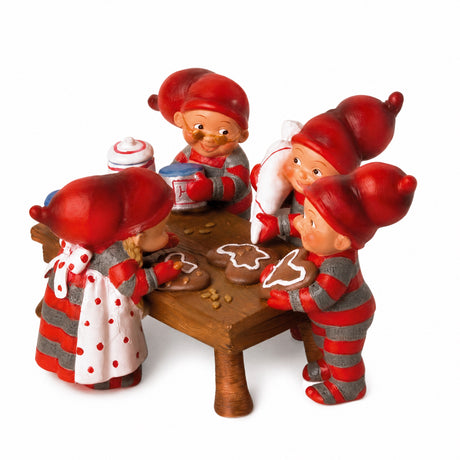 Babynissene baker julekaker
