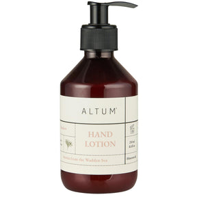 ALTUM Meadow håndlotion fra Ib Laursen i brun pumpeflaske med svart pumpe og lysetikett, 250 ml