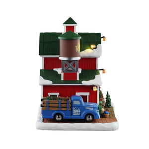 Reid's Trees And Wreaths bondegård til juleby fra Lemax set fra siden med den blå truck af
