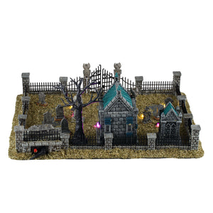 Misty Crypt Graveyard til Halloween pynt fra Lemax set fra bagsiden af