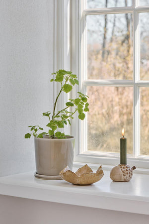 Vindueskram med skål og lysestage i efterårsstil fra Ib Laursen