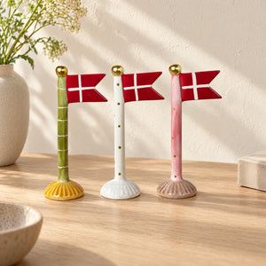 Bursdagsflagg i keramikk 19 cm høyt