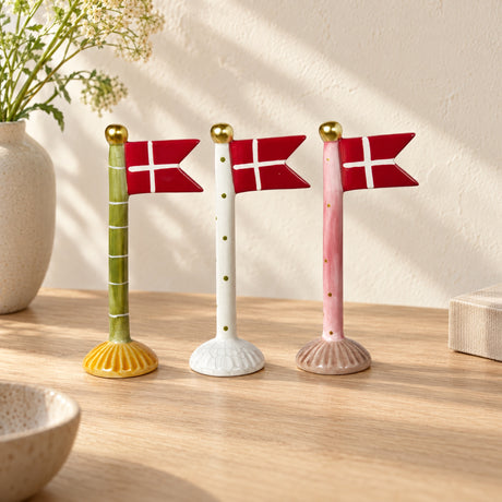 Bursdagsflagg i keramikk 19 cm høyt